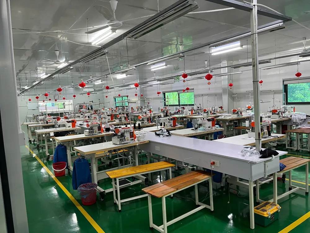 Xưởng may với nhiều máy may công nghiệp